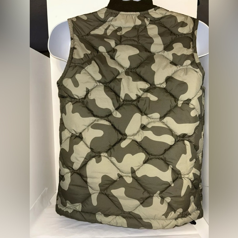 Free Assembly Men's Quilted Onion Pattern Vest Olive Green Camo size XS - Picture 4 of 12